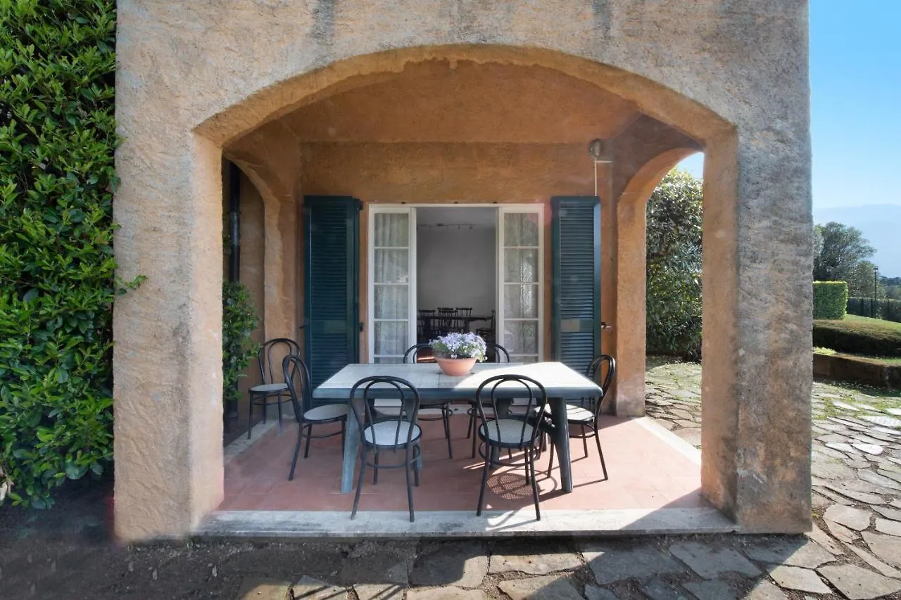 Topazio Lierna Apartment