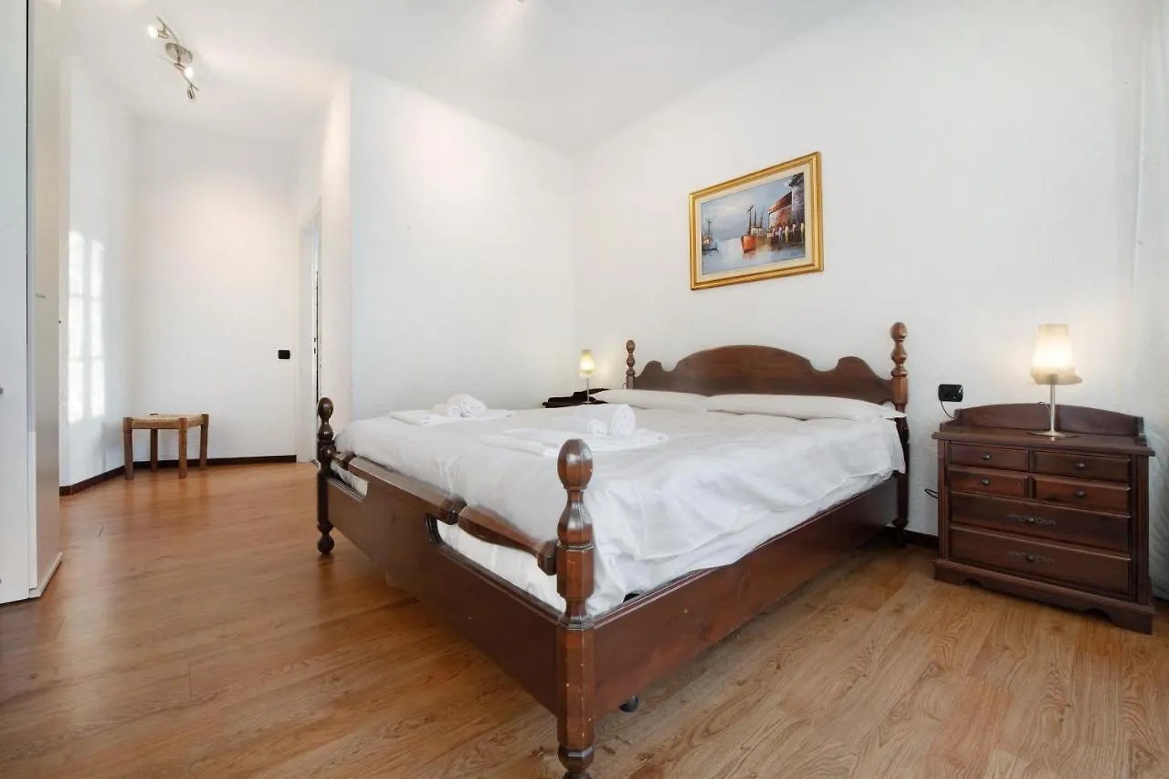 Topazio Lierna Apartment